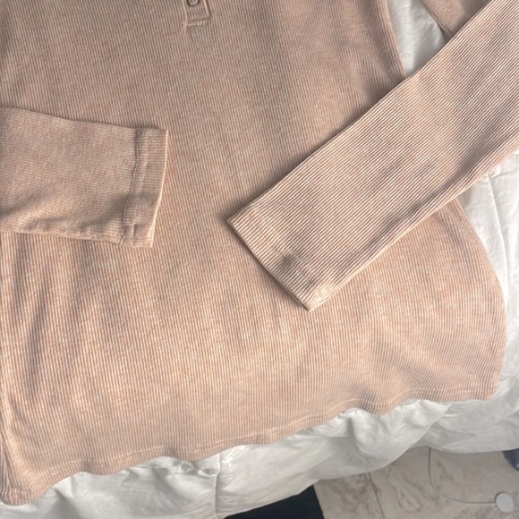 Brand new long sleeve snap button Henley - Picture 3 of 3